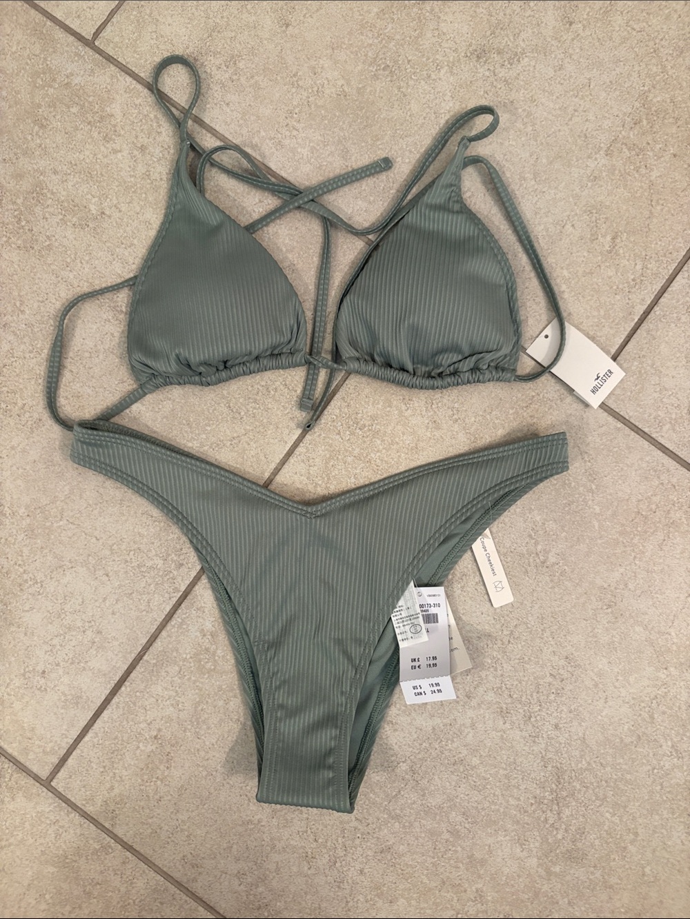 NWT Hollister Ribbed Triangle Bikini Set in Sage Green. Size Small.